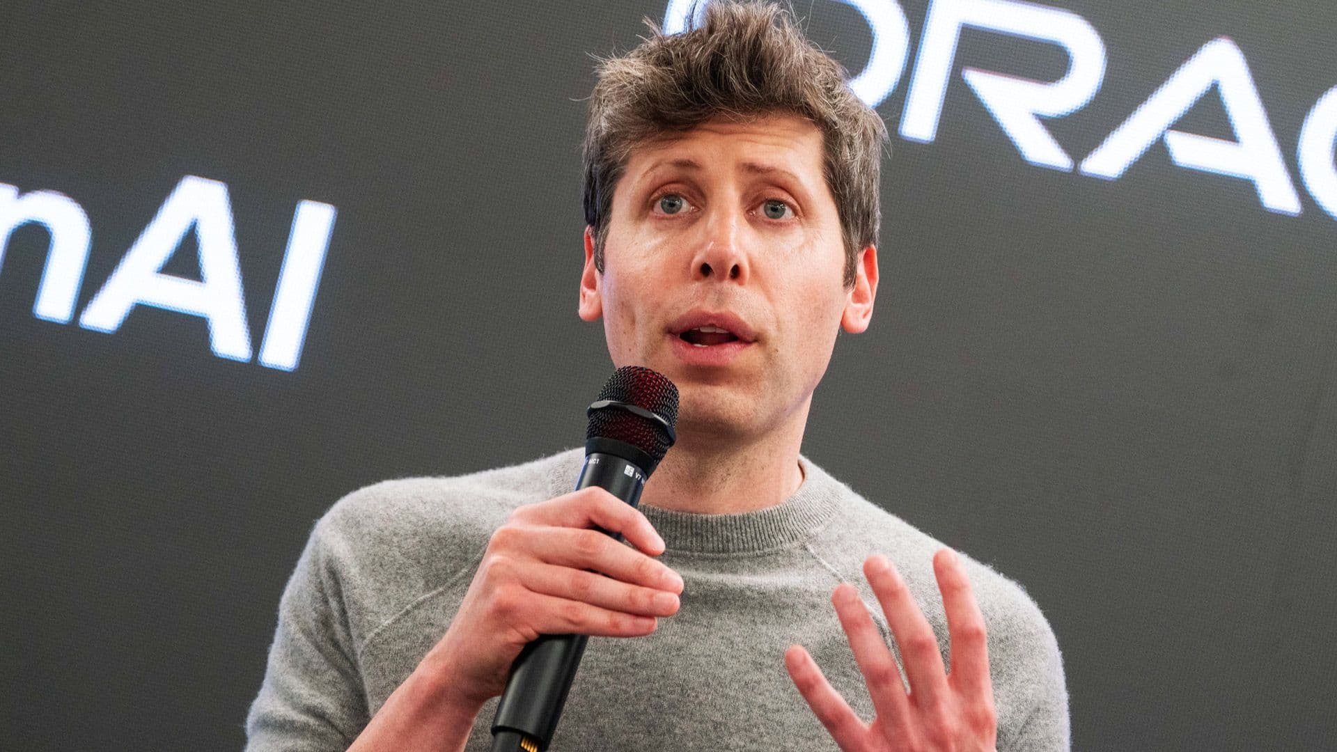 Sam Altman tiết lộ: Người dùng ChatGPT tự tạo vắc-xin mRNA cho chó cưng mắc ung thư, một người khác lập công ty tỷ đô chỉ với AI