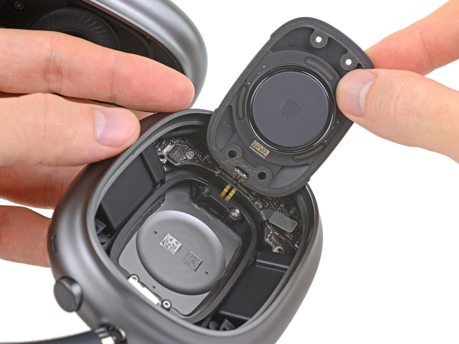 iFixit “Mổ Xẻ” AirPods Max 2: Nội Thất Gần Như Nguyên Vẹn, Hứa Hẹn Dễ Sửa Hơn?