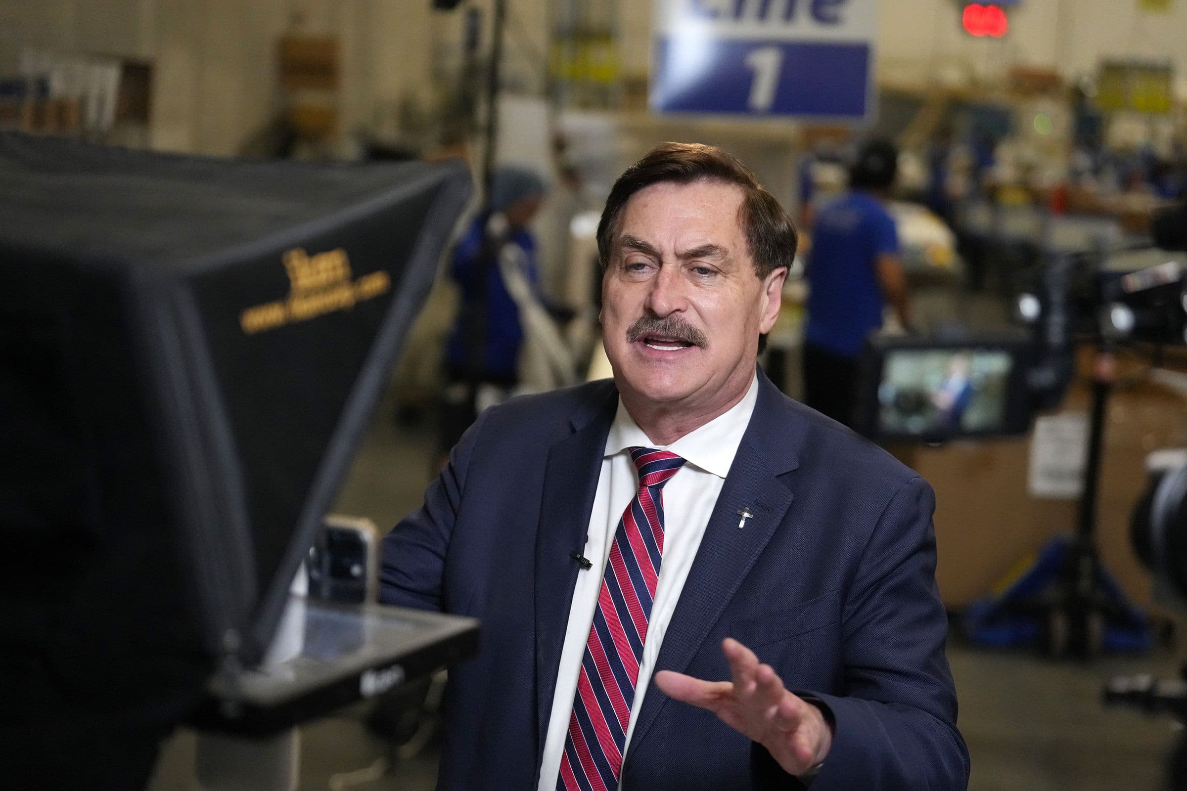 Nhóm tội phạm mạng tuyên bố đã hack MyPillow của Mike Lindell