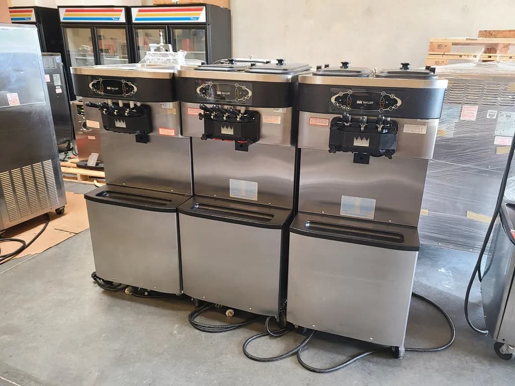 McSoftServe: Giả lập máy làm kem mềm Taylor C713 ngay trong RetroArch